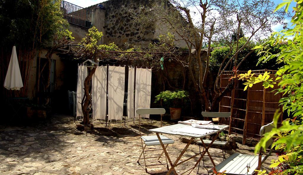 Ancienne Maison Des Gardes Lourmarin Room photo