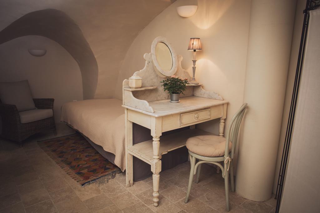 Ancienne Maison Des Gardes Lourmarin Exterior photo