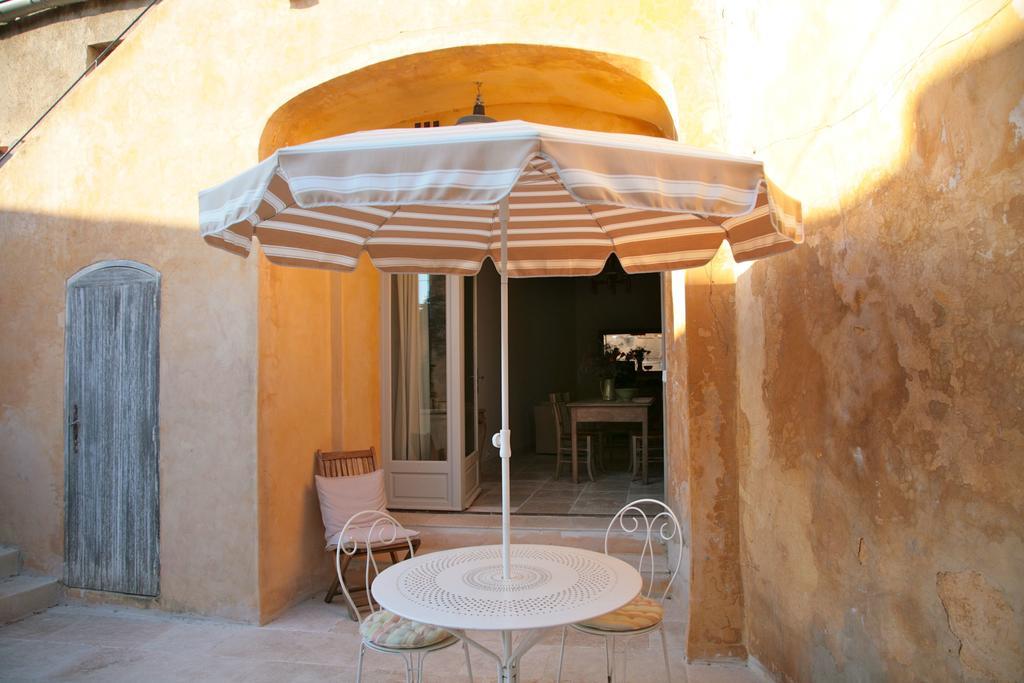 Ancienne Maison Des Gardes Lourmarin Exterior photo