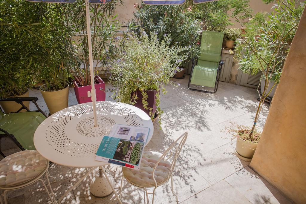Ancienne Maison Des Gardes Lourmarin Exterior photo